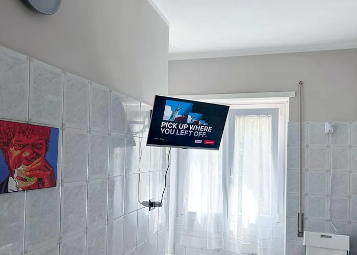 Apartment Large Well Connected To Historic Center With Metro A, Ac, Wi-fi