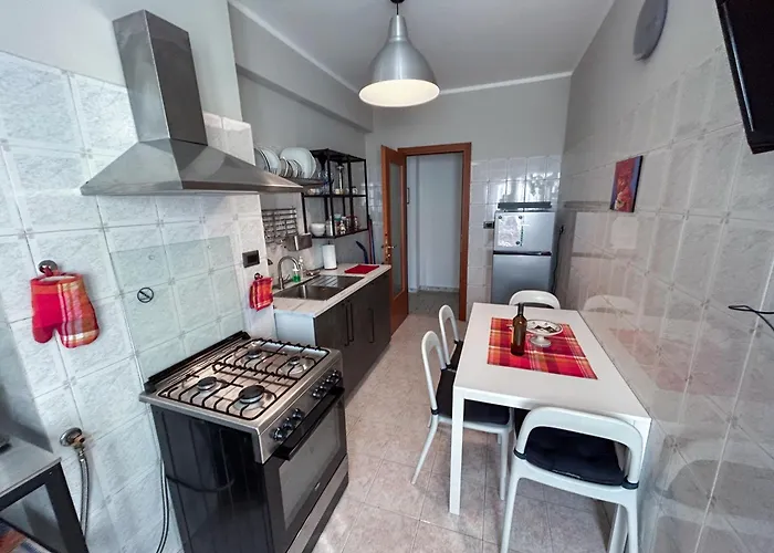 Apartment Large Well Connected To Historic Center With Metro A, Ac, Wi-fi
